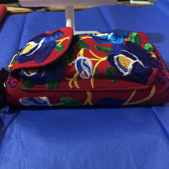 Oaxaca Wallet. Red with blue embroidered flowers. - Picture 7 of 7